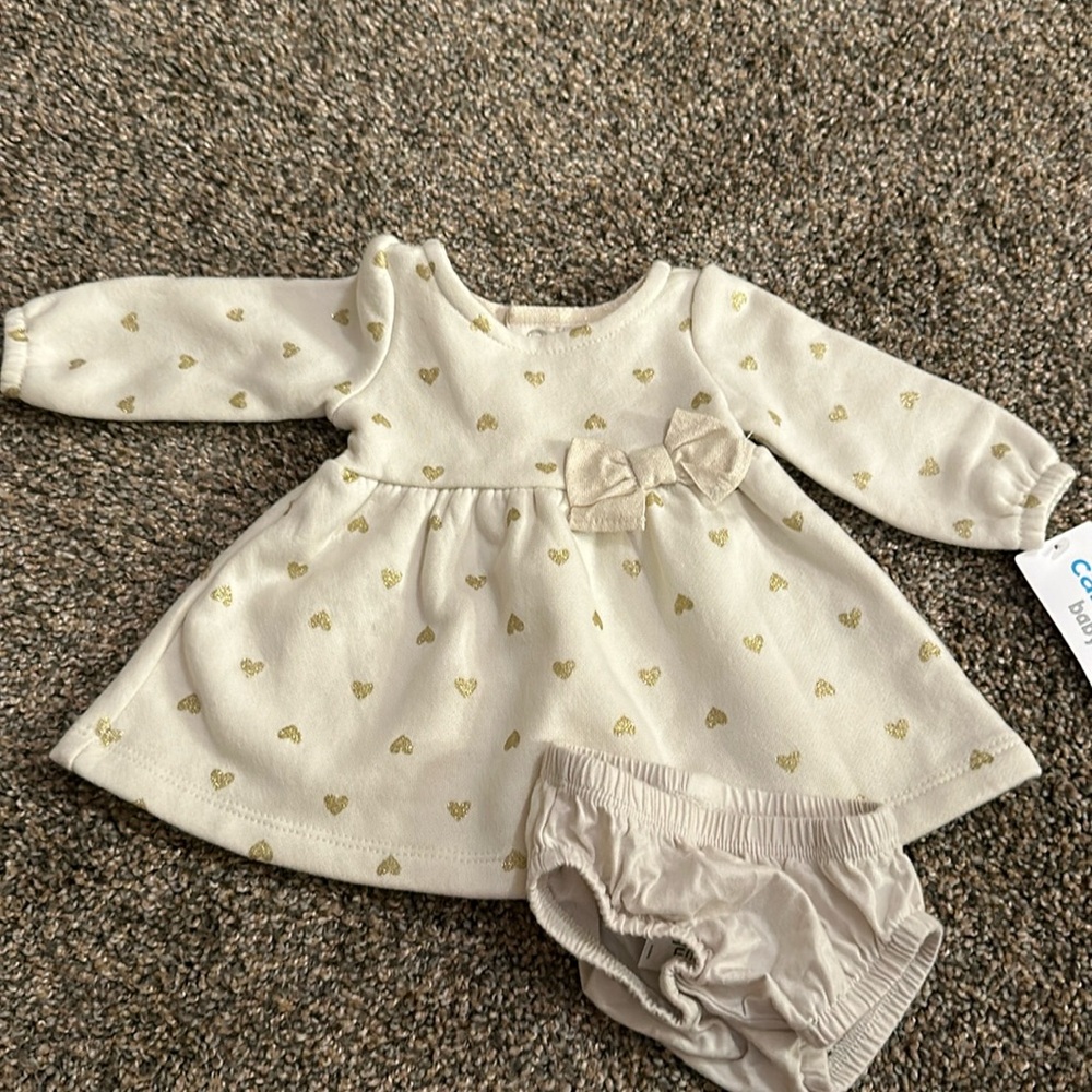 Carter’s NB 2 piece dress. NWT